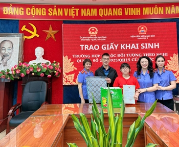 Viện KSND khu vực 2 – Hà Nội bảo vệ quyền được khai sinh cho trẻ em theo...