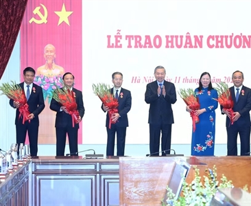 Viện trưởng Nguyễn Huy Tiến vinh dự được trao tặng Huân chương Lao động hạng...
