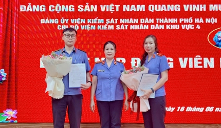 Chi bộ Viện KSND khu vực 4, thành phố Hà Nội tổ chức  lễ kết nạp Đảng...