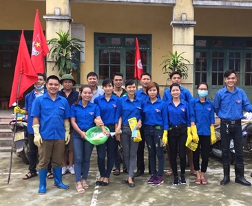 Đoàn thanh niên Viện KSND huyện Mỹ Đức tích cực giúp đỡ người dân khắc phục...