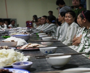 Chế độ đối với người bị tạm giữ, tạm giam sinh con trong trại