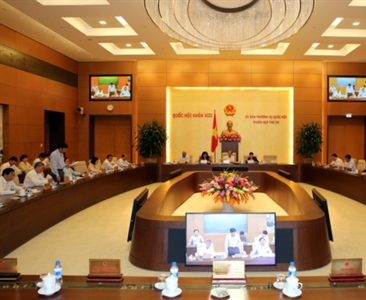 Kỳ họp thứ 10: Quốc hội thông qua 16 luật
