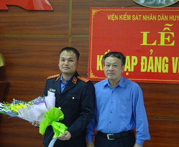 Chi bộ Viện KSND huyện Sóc Sơn tổ chức Lễ kết nạp Đảng viên mới