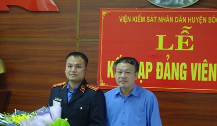 Chi bộ Viện KSND huyện Sóc Sơn tổ chức Lễ kết nạp Đảng viên mới