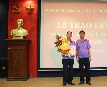 Viện KSND thành phố Hà Nội tổ chức Lễ trao tặng Huy hiệu 30 năm tuổi Đảng...