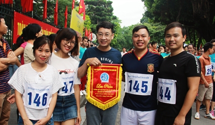 Viện KSND thành phố Hà Nội tham gia chung kết giải chạy Báo Hà Nội mới...