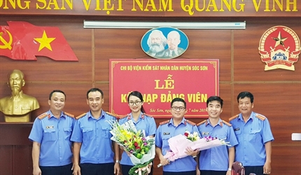 Chi bộ Viện KSND huyện Sóc Sơn tổ chức Lễ kết nạp 02 Đảng viên mới