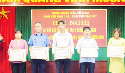 Kiểm sát viên Viện KSND quận Bắc Từ Liêm vinh dự được nhận Giấy khen...