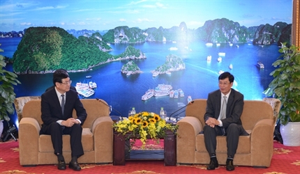 Đồng chí Trần Công Phàn - Phó Viện trưởng Viện KSND tối cao tiếp đoàn...