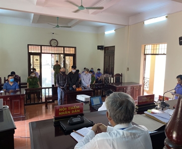 Xét xử vụ án Chống người thi hành công vụ tại chốt kiểm dịch Covid-19 trên...