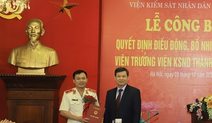 Trao quyết định điều động, bổ nhiệm chức vụ Viện trưởng VKSND thành phố...
