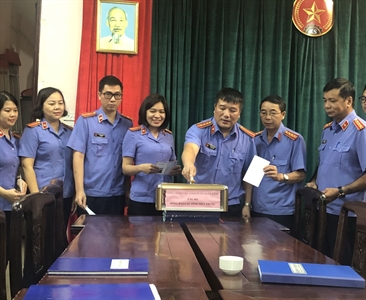 Viện KSND quận Hoàn Kiếm phát động quyên góp, ủng hộ đồng bào miền Trung bị...