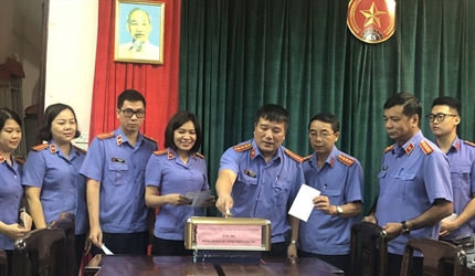Viện KSND quận Hoàn Kiếm phát động quyên góp, ủng hộ đồng bào miền...
