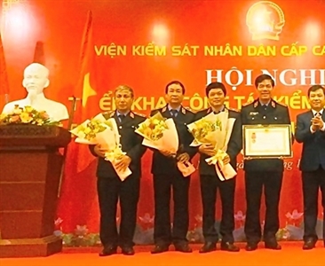 Khen thưởng tập thể, cá nhân có thành tích xuất sắc trong phòng, chống tham...