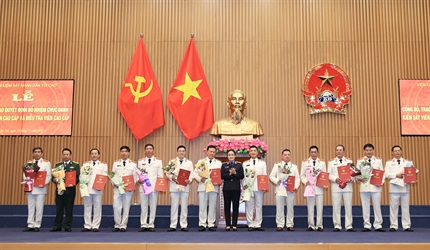 Trao Quyết định bổ nhiệm Kiểm sát viên cao cấp và Điều tra viên cao cấp