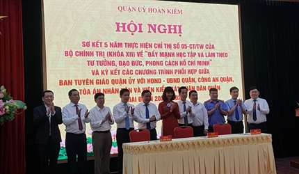 Viện KSND quận Hoàn Kiếm ký kết Chương trình phối hợp với Ban tuyên...