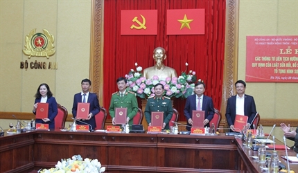 Ký Thông tư liên tịch hướng dẫn thi hành các nội dung mới được bổ sung...