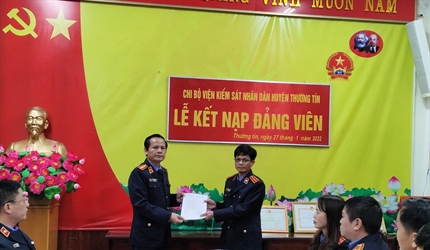 Chi bộ Viện KSND huyện Thường Tín tổ chức Lễ kết nạp Đảng viên mới