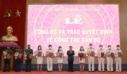 VKSND tối cao tổ chức Lễ công bố và trao quyết định về công tác cán bộ