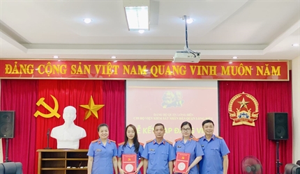Chi bộ Viện KSND quận Long Biên tổ chức Lễ kết nạp Đảng viên