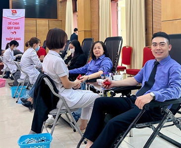 Chi đoàn Viện KSND quận Hoàn Kiếm tham gia hưởng ứng “Ngày hội hiến máu tình...