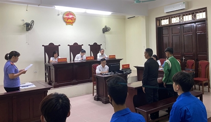 Viện KSND quận Tây Hồ phối hợp với Tòa án cùng cấp thực hiện việc tuyên...