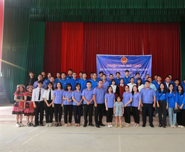 Đoàn Thanh niên Viện KSND quận Hai Bà Trưng tuyên truyền pháp luật phòng...