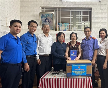 Chi đoàn Viện KSND quận Hoàng Mai phối hợp Quận đoàn Hoàng Mai tri ân cựu...