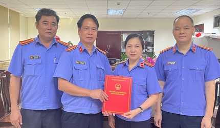 Viện KSND thành phố Hà Nội tổ chức thăm hỏi, tặng quà thân nhân gia...