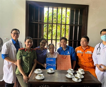 Đoàn Thanh niên Viện KSND huyện Hoài Đức tham gia hoạt động tri ân nhân dịp...