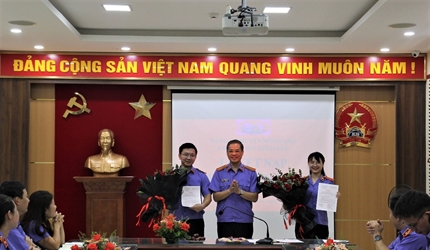 Chi bộ Viện KSND huyện Đông Anh  tổ chức Lễ kết nạp đảng viên năm 2023