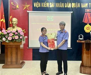 Chi bộ Viện KSND quận Nam Từ Liêm tổ chức Lễ kết nạp Đảng viên mới