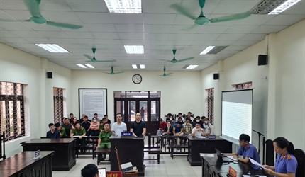Viện KSND thị xã Sơn Tây phối hợp với Tòa án nhân dân cùng cấp tổ chức...