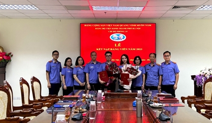 Chi bộ Phòng Tổ chức cán bộ tổ chức Lễ kết nạp đảng viên mới