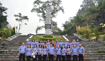 Chi đoàn Viện KSND quận Hai Bà Trưng về thăm Khu di tích Quốc gia đặc...