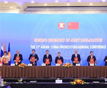 Ký Tuyên bố chung Hội nghị Viện trưởng Viện kiểm sát, Viện công tố các nước...