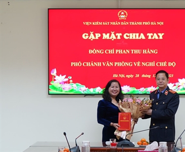 Văn phòng tổng hợp - Viện KSND thành phố Hà Nội chia tay đồng chí Phan Thu...