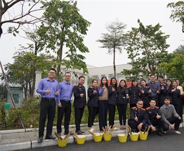 Công đoàn, Đoàn thanh niên VKSND thành phố Hà Nội chăm sóc cây xanh đón Tết...