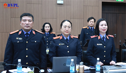 Nữ Kiểm sát viên "vừa hồng, vừa chuyên"