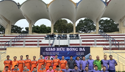 Khối Nội chính quận Hai Bà Trưng giao lưu bóng đá chào mừng kỷ niệm 49...