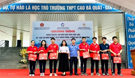 Viện KSND huyện Gia Lâm phối hợp tuyên truyền, phổ biến giáo dục pháp...