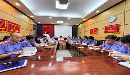 Đoàn kiểm tra của Ban Thường vụ Quận ủy Thanh Xuân kiểm tra đối với Chi...