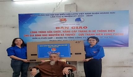 Viện KSND quận Hoàng Mai phối hợp với Quận đoàn Hoàng Mai tổ chức thăm...