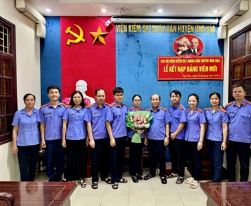 Chi bộ Viện KSND huyện Ứng Hòa tổ chức Lễ kết nạp đảng viên mới