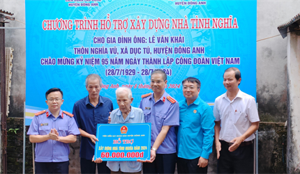 Viện KSND huyện Đông Anh tổ chức quyên góp và trao tặng kinh phí hỗ trợ...