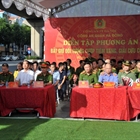 Viện KSND quận Hà Đông tham gia cùng với Công an quận Hà Đông diễn tập thực binh phòng ngừa tình huống cướp tiệm vàng, bắt cóc con tin
