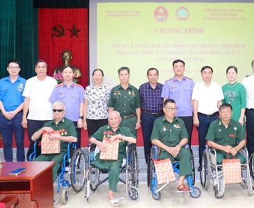 Viện KSND huyện Gia Lâm thăm hỏi, tặng quà Thương binh, bệnh binh tại Trung...