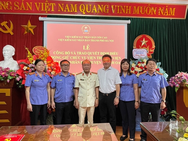 Lễ công bố và trao quyết định điều động, bổ nhiệm chức vụ lãnh đạo quản lý Viện KSND các huyện Thanh Oai, Thạch Thất và quận Long Biên