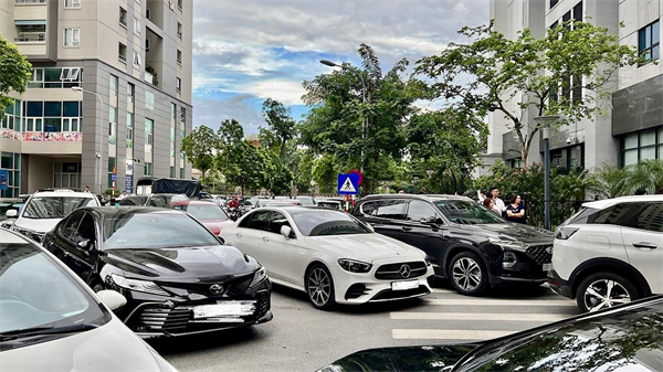 Một số vấn đề trong việc xác định quyền sở hữu đối với khu vực để xe nhà chung cư và mức phí trông giữ xe theo quy định pháp luật