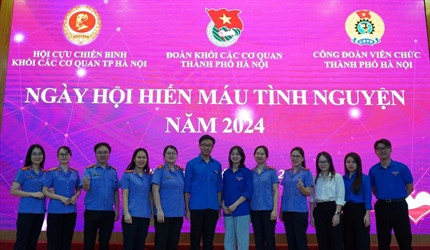 Đoàn viên Đoàn thanh niên Viện KSND thành phố Hà Nội tích cực tham gia...